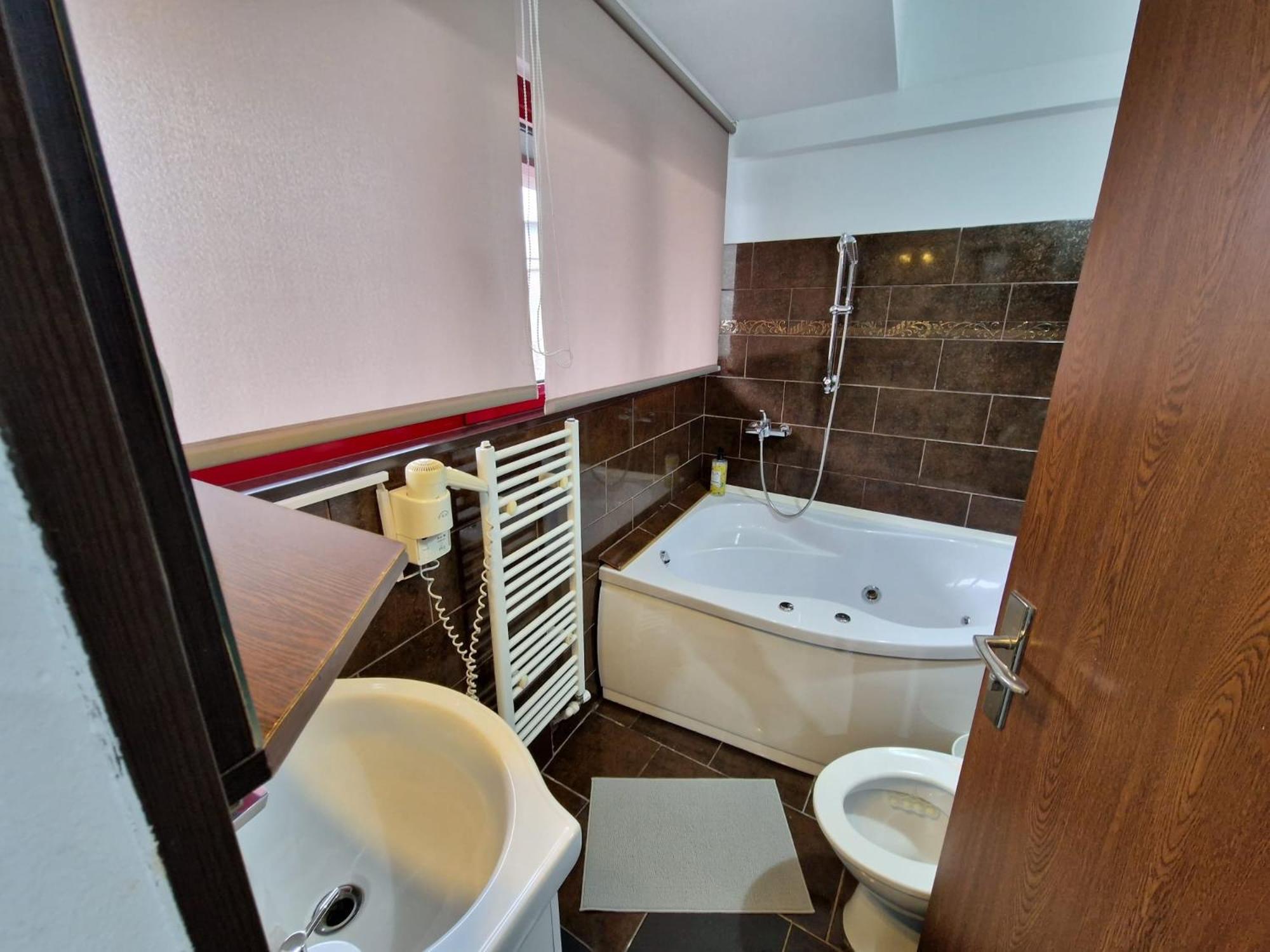 Kpm Downtown Apartments بوخارست المظهر الخارجي الصورة